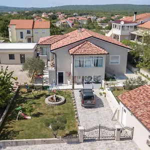 Apartment New&modern Dora, Vrh (Krk)