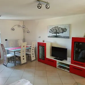 Chuck Apartman