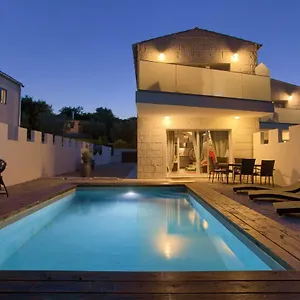 Villa Pax, Vrh (Krk)